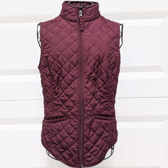 Van Heusen Jackets & Blazers - Van Hausen Burgundy Quilted Vest XS